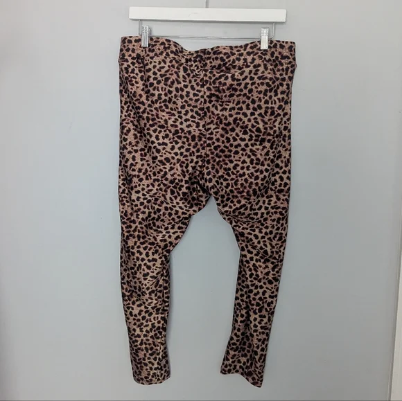 Women's Torrid 2 Cheetah Rainbow Full Length Signature Waist Liquid Legging - Picture 3 of 5